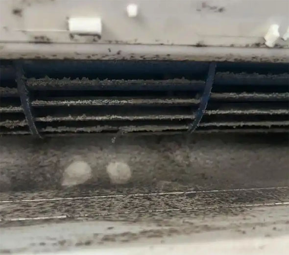 云霄空调吹的风有股烧焦味是怎么回事